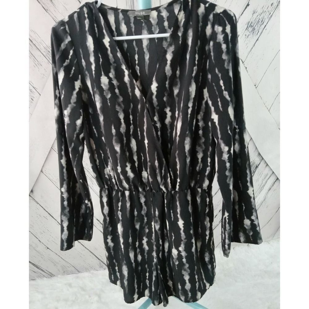 Muse Black and White Long Sleeve Romper Women's Size 4